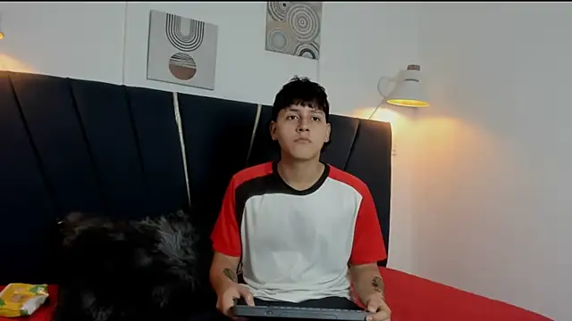 Snapshot of zeusapollofuck chatting on November 12, 2025, 10:46 pm zeusapollofuck online show from November 12, 2025, 10:46 pm