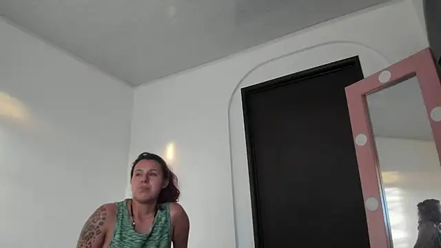 Liceth hottt09 online show from April 11, 2026, 10:35 pm