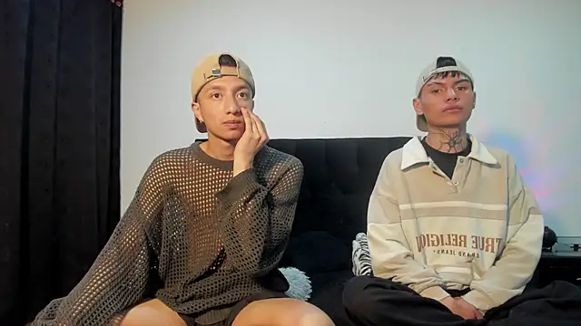 Snapshot of mhatias_ chatting on November 6, 2025, 5:00 am mhatias online show from November 6, 2025, 5:00 am