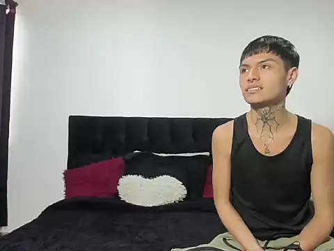 Snapshot of mhatias_ chatting on October 6, 2025, 11:33 am mhatias online show from October 6, 2025, 11:33 am