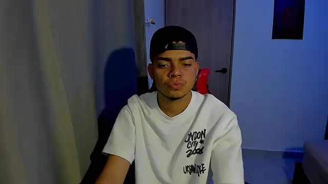 Snapshot of Axel-Latin-Boy chatting on September 16, 2025, 2:23 am Axel-Latin-Boy online show from September 16, 2025, 2:23 am