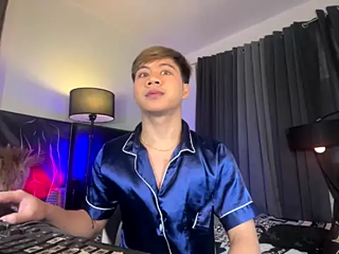 Urfucker drei online show from October 23, 2025, 5:17 am