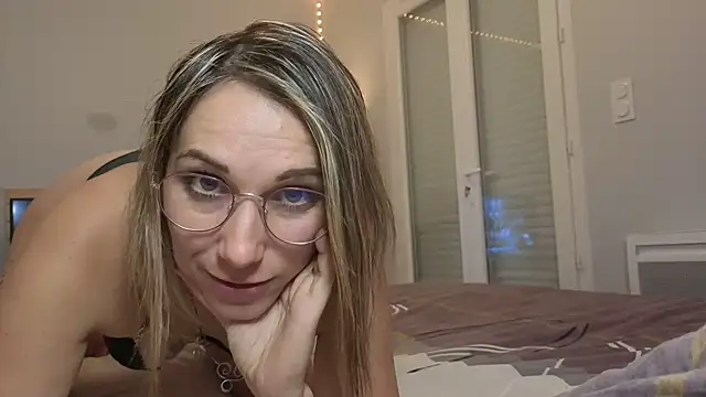 Snapshot of AbylineandJim chatting on November 24, 2025, 8:58 am AbylineandJim online show from November 24, 2025, 8:58 am