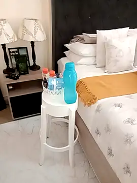 Snapshot of Creamy_Chocolatex chatting on December 17, 2025, 6:07 am Creamy Chocolatex online show from December 17, 2025, 6:07 am