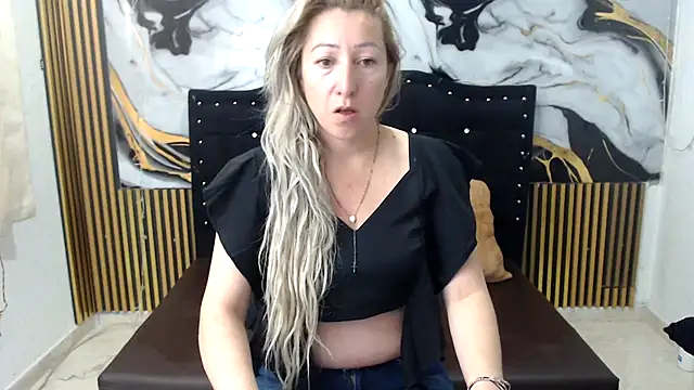 Snapshot of swetchrystal chatting on October 8, 2025, 2:07 pm swetchrystal online show from October 8, 2025, 2:07 pm