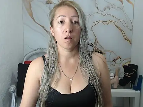 Snapshot of swetchrystal chatting on September 24, 2025, 12:22 pm swetchrystal online show from September 24, 2025, 12:22 pm