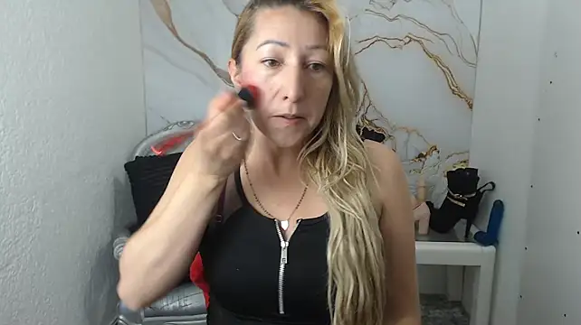 swetchrystal online show from September 16, 2025, 1:01 pm