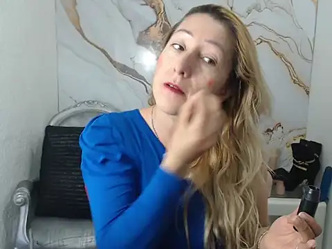 Snapshot of swetchrystal chatting on September 21, 2025, 1:05 pm swetchrystal online show from September 21, 2025, 1:05 pm