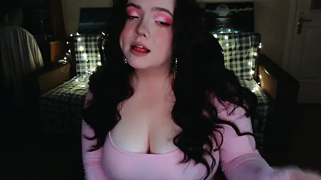 Snapshot of EmillyBones chatting on September 19, 2025, 7:07 pm EmillyBones online show from September 19, 2025, 7:07 pm