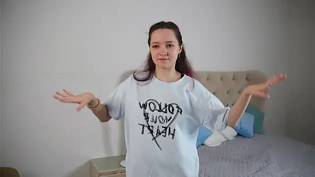 Snapshot of RolandaFolkes chatting on September 17, 2025, 4:14 am RolandaFolkes online show from September 17, 2025, 4:14 am