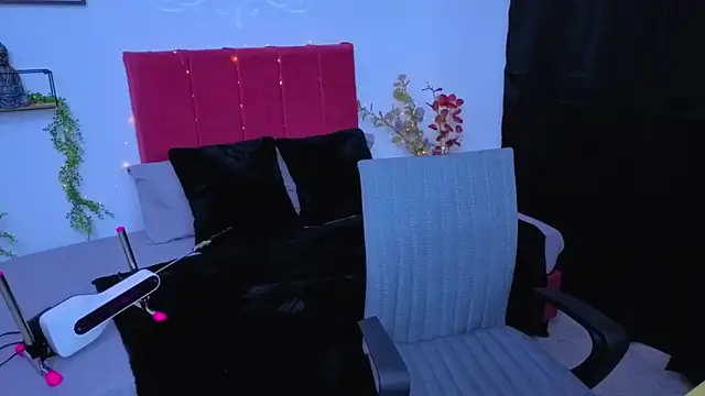 Snapshot of VioletaMedusa chatting on October 2, 2025, 11:35 am VioletaMedusa online show from October 2, 2025, 11:35 am