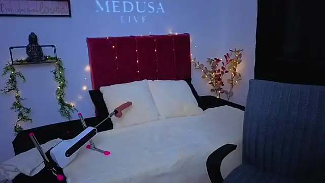 Snapshot of VioletaMedusa chatting on October 8, 2025, 11:45 am VioletaMedusa online show from October 8, 2025, 11:45 am