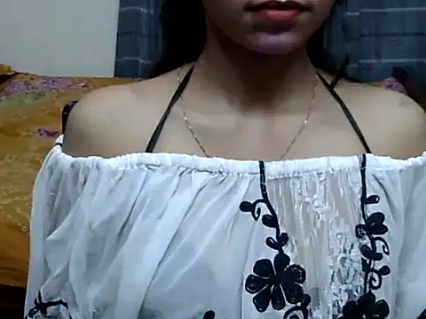 AlisaPari2007 online show from September 10, 2025, 6:18 pm