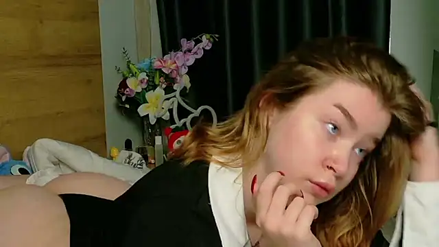 Snapshot of Rebecca_Lace chatting on October 31, 2025, 10:05 pm Rebecca Lace online show from October 31, 2025, 10:05 pm