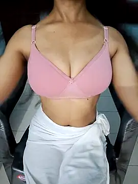 Snapshot of queen_visakha chatting on September 11, 2025, 5:07 am queen visakha online show from September 11, 2025, 5:07 am