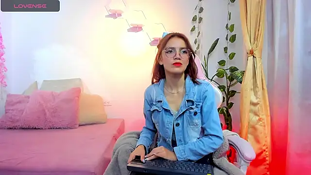 Snapshot of Jade22__ chatting on September 10, 2025, 1:10 pm Jade22 online show from September 10, 2025, 1:10 pm