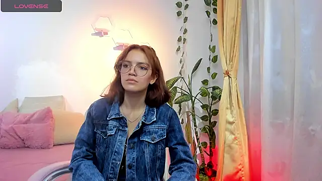 Snapshot of Jade22__ chatting on September 12, 2025, 1:11 pm Jade22 online show from September 12, 2025, 1:11 pm