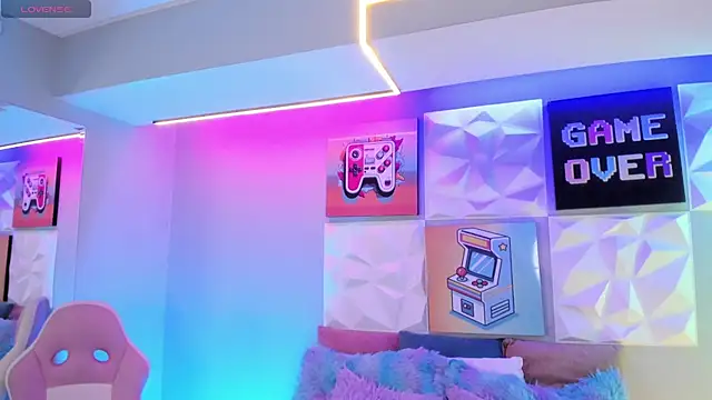 LindaWz  online show from December 5, 2025, 4:11 am