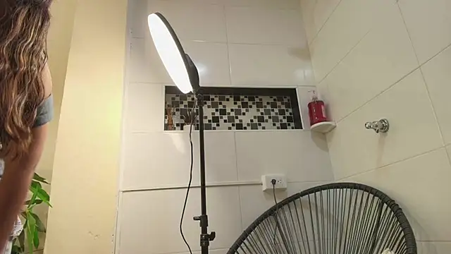 keila hott20 online show from October 2, 2025, 12:19 pm