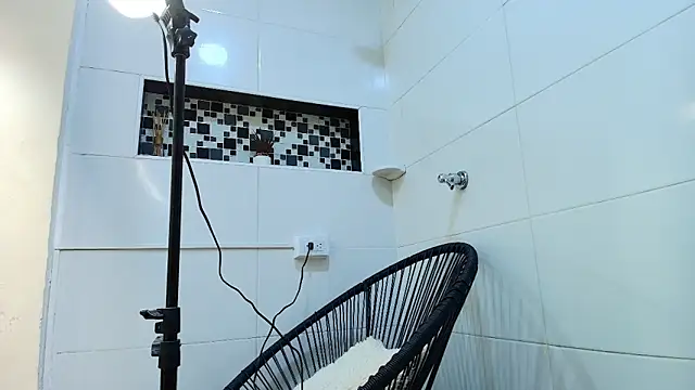 keila hott20 online show from October 9, 2025, 12:06 pm