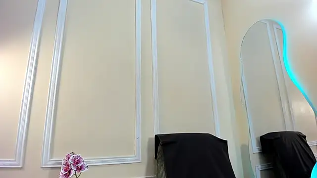 keila hott20 online show from September 21, 2025, 12:32 pm