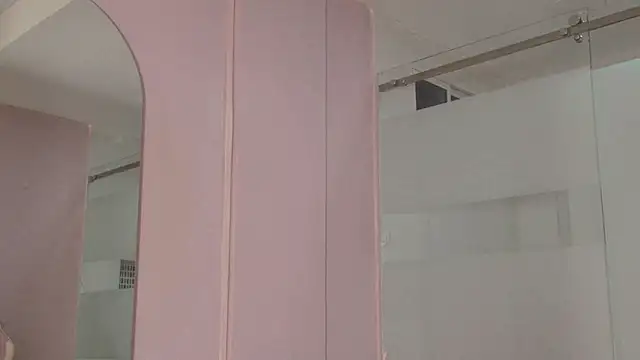 keila hott20 online show from October 27, 2025, 1:39 am