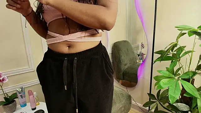 keila hott20 online show from September 26, 2025, 12:56 pm