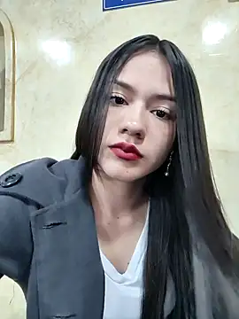 CHARLOTTE  05 online show from October 21, 2025, 1:43 pm