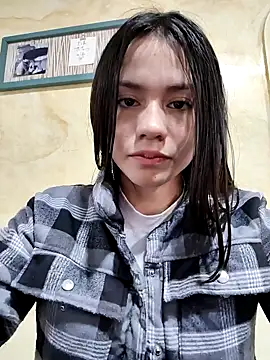 CHARLOTTE  05 online show from September 9, 2025, 12:58 pm