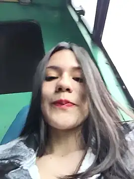 CHARLOTTE  05 online show from September 18, 2025, 11:57 am