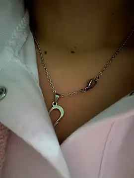 CHARLOTTE  05 online show from January 7, 2026, 12:10 pm