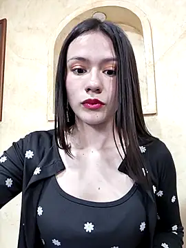 CHARLOTTE  05 online show from September 23, 2025, 3:52 pm