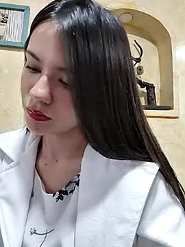 CHARLOTTE  05 online show from September 15, 2025, 12:49 pm