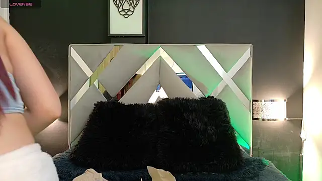 Snapshot of Miia_bunny chatting on October 1, 2025, 8:24 pm Miia bunny online show from October 1, 2025, 8:24 pm