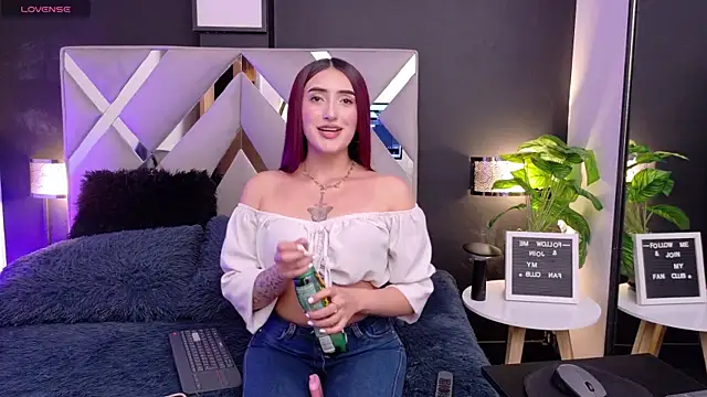 Snapshot of Miia_bunny chatting on October 9, 2025, 7:58 pm Miia bunny online show from October 9, 2025, 7:58 pm