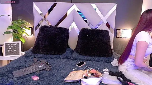 Snapshot of Miia_bunny chatting on October 2, 2025, 8:23 pm Miia bunny online show from October 2, 2025, 8:23 pm