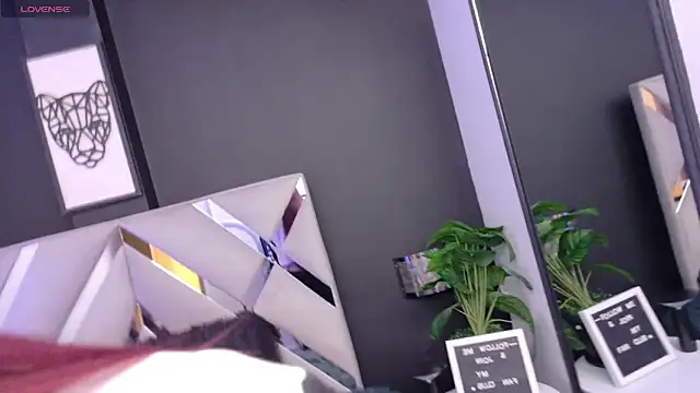 Snapshot of Miia_bunny chatting on October 7, 2025, 8:10 pm Miia bunny online show from October 7, 2025, 8:10 pm