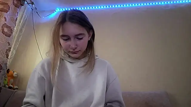 Nymera flare online show from September 17, 2025, 6:37 am