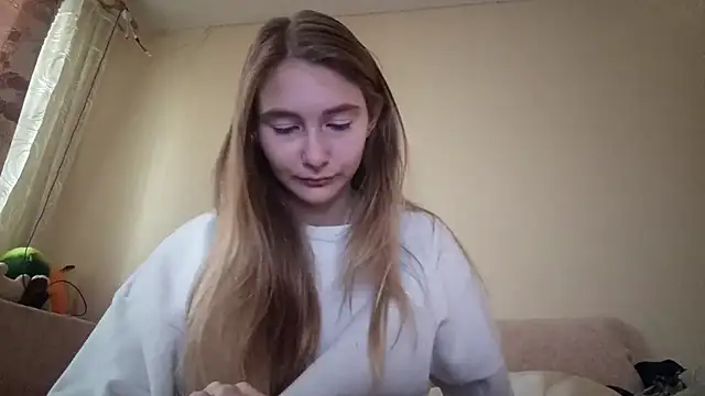 Nymera flare online show from September 18, 2025, 5:54 am