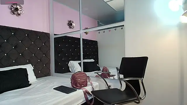QueenScarlett online show from September 13, 2025, 3:01 pm