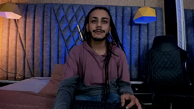 Snapshot of Boss_Domiinator chatting on October 14, 2025, 3:18 am Boss Domiinator online show from October 14, 2025, 3:18 am