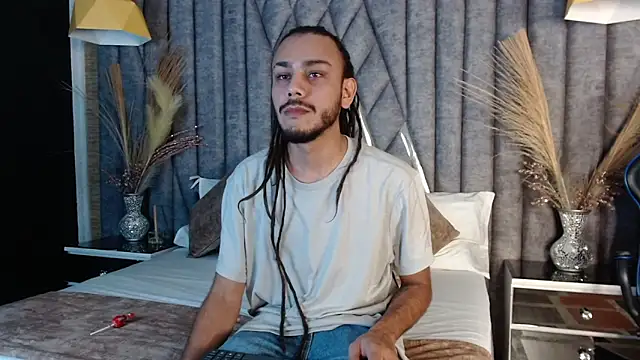 Snapshot of Boss_Domiinator chatting on October 7, 2025, 3:18 am Boss Domiinator online show from October 7, 2025, 3:18 am