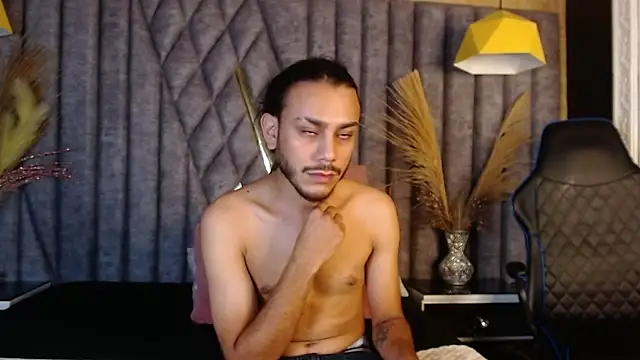 Snapshot of Boss_Domiinator chatting on October 10, 2025, 3:29 am Boss Domiinator online show from October 10, 2025, 3:29 am