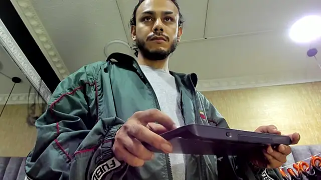 Snapshot of Boss_Domiinator chatting on October 29, 2025, 3:16 am Boss Domiinator online show from October 29, 2025, 3:16 am