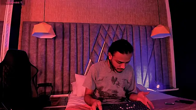 Snapshot of Boss_Domiinator chatting on October 12, 2025, 4:03 am Boss Domiinator online show from October 12, 2025, 4:03 am