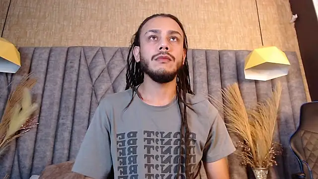 Snapshot of Boss_Domiinator chatting on October 5, 2025, 4:03 am Boss Domiinator online show from October 5, 2025, 4:03 am