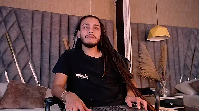 Snapshot of Boss_Domiinator chatting on September 19, 2025, 3:10 am Boss Domiinator online show from September 19, 2025, 3:10 am