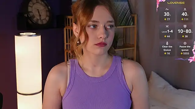 HollieCollelo online show from December 3, 2025, 3:07 am