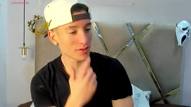 HunterHeat  online show from October 26, 2025, 12:38 pm