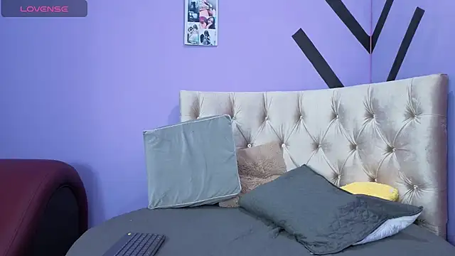 Snapshot of 666SweetAndSpicy chatting on October 18, 2025, 11:07 pm 666SweetAndSpicy online show from October 18, 2025, 11:07 pm